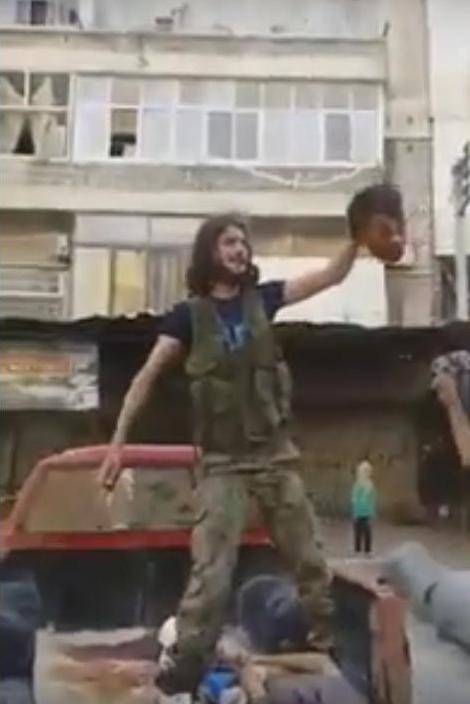 Grupo rebelde sirio "moderado" captura y decapita frente a la cámara a un niño palestino de corta edad Liveleak-dot-com-010-1468932915